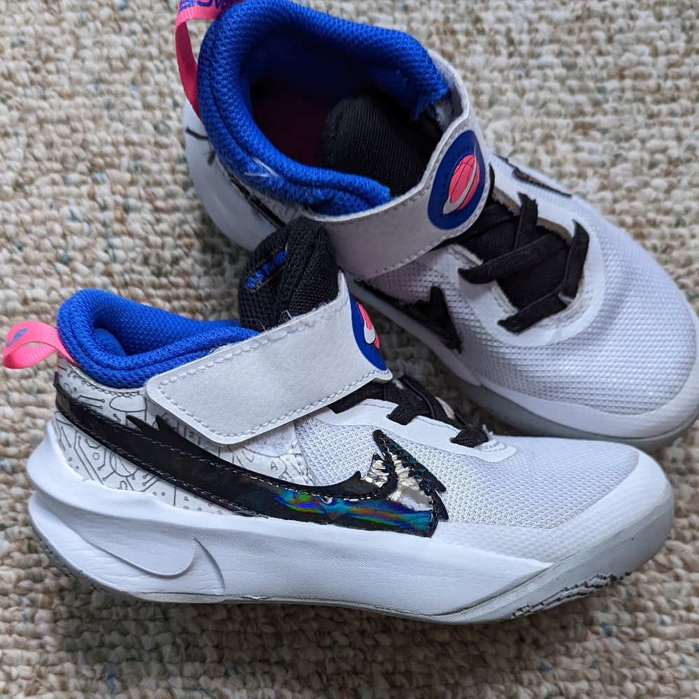 Nike Team Hustle D 10 SE Space Jam DH8055-100 size 11 kids